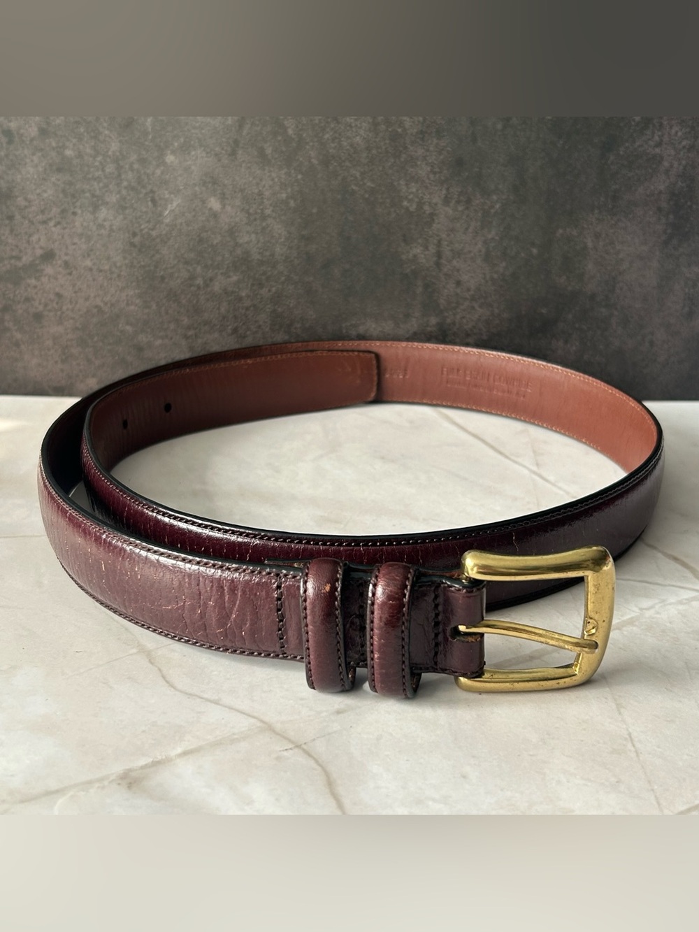 Roundtree & Yorke Burgundy Full Grain Cowhide Belt with Brass Tone Buckle